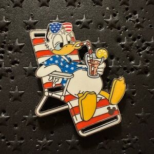 ✨3 for $32✨ 4th of July Donald Mystery Pin